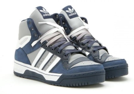 Z. Entitled the “OVERCAST”, the high top is draped in navy blue/grey/white 
