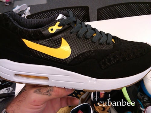 nike-air-max-1-black-yellow. Posted on: November 1, 2009 2010/Nike/Sneakers 
