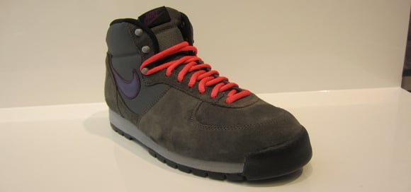 nike air approach mid