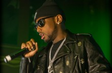 Celebrity Sneaker Watch: Fabolous on Stage in ‘Galaxy’ Foamposites
