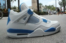 Air Jordan 4 ‘Military Blue’ at Mr. R Sports