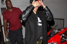 Celebrity Sneaker Watch: Rihanna Spotted Wearing Supra Vaider