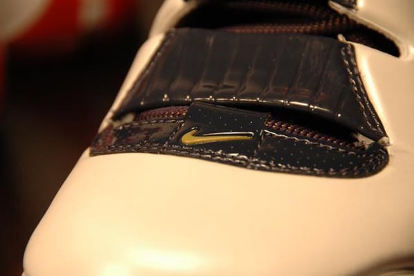 Nike Lebron IV Playoffs Detailed Look