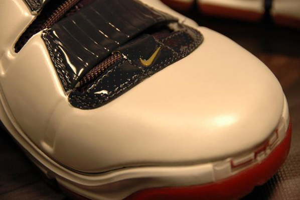 Nike Lebron IV Playoffs Detailed Look