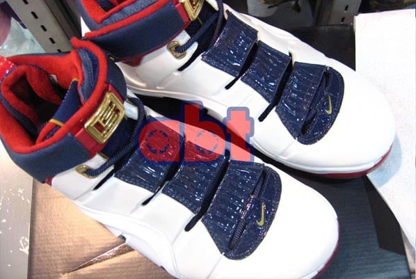 Nike Lebron IV Playoffs Detailed Look