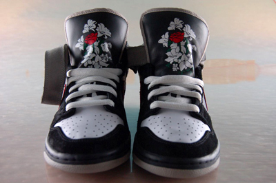 vendedor Pack para poner Campanilla Nike Dunk SB Mid Guns N Roses November Rain | SneakerFiles