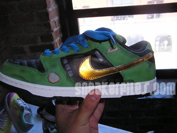 Nike Dunk Halo 3 Customs | SneakerFiles
