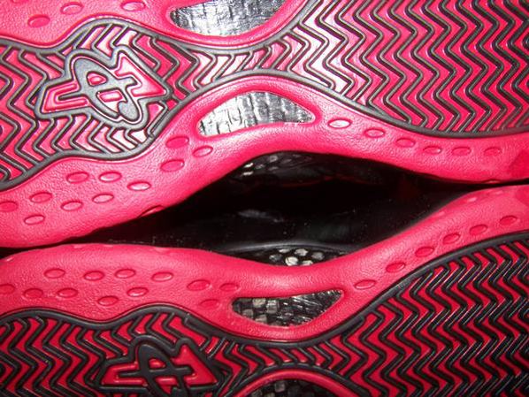 Nike Foamposite One Retro Black/Varsity Red Detailed Look