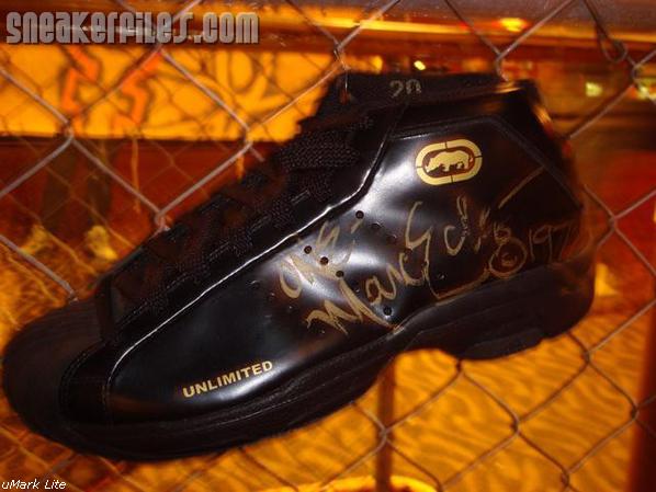 Sneakerpimps Draws 7000 Feet to the Roseland Ballroom in NYC