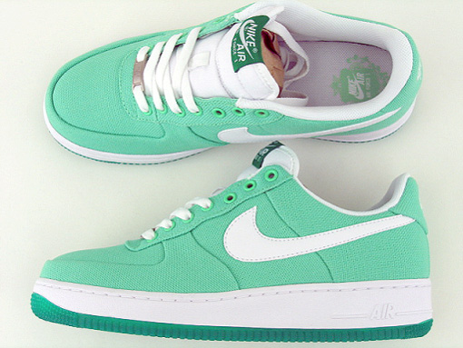 Nike WMNS Air Force 1 Canvas Lucky Green Now Available