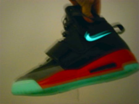 air yeezy glow in the dark tour