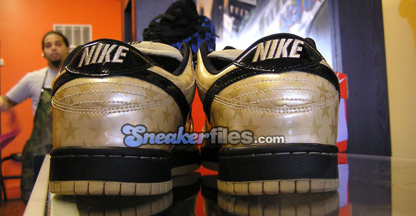 Nike Dunk SB Low Stars Olympic Gold / Black Detailed Look