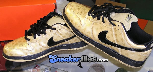 Nike Dunk SB Low Stars Olympic Gold / Black Detailed Look