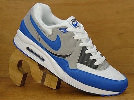 Nike Air Max Light - White / Varsity 