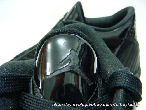 Detailed Photos: Air Jordan 2009 Black / Gold