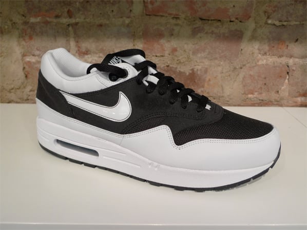 Nike Air Max 1 - White / Black
