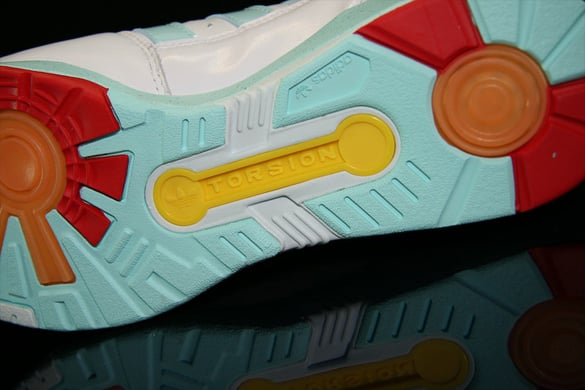 adidas Torsion Sleek - White / Matt Azure / Red