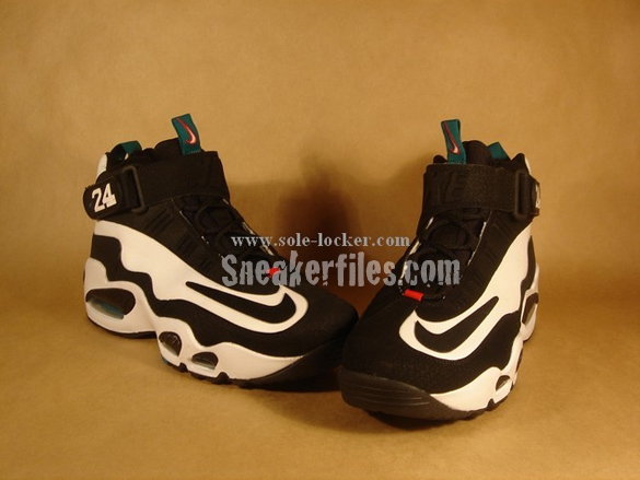 Nike Air Griffey Max - White / Black / Fresh Water / Varsity Red