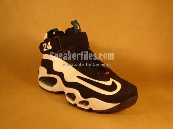 Nike Air Griffey Max - White / Black / Fresh Water / Varsity Red