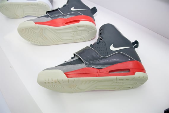 Nike Air Yeezy - Black / Grey - Red