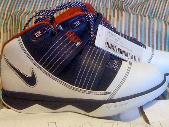 Nike Zoom Solider III (3) Grade School Sample - White / Navy / Red Nike Zoom Solider III (3) Grade School Sample - White / Navy / Red