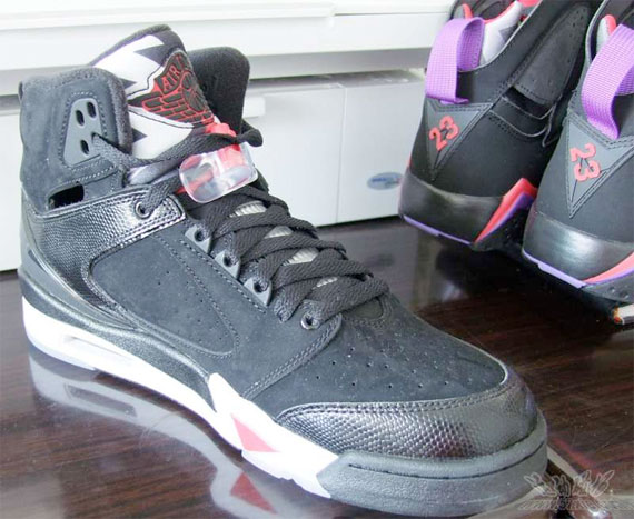 Air Jordan 60+ Black / White - Red