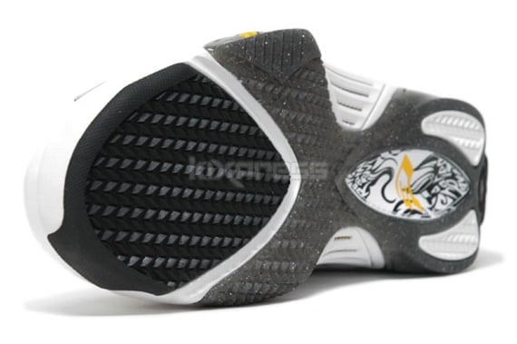 Jordan CP3 II - White / Goldenrod - Stealth - Black