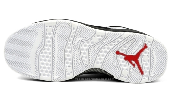 Air Jordan Hallowed Ground - White / Black - Red