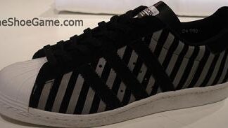 painting adidas stripes