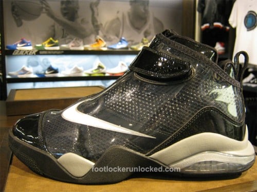 ZoomFlightClubRaincoat4