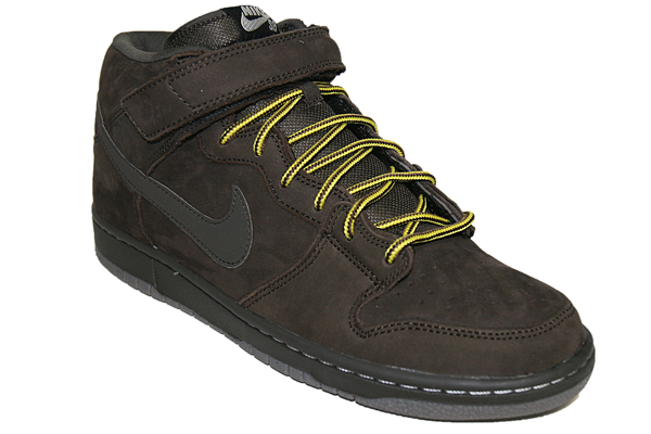 Nike SB Dunk Mid “Chocolate” Available Now