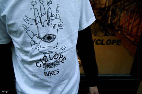 cyclope-veja-footwear-sneakers-tshirt-8