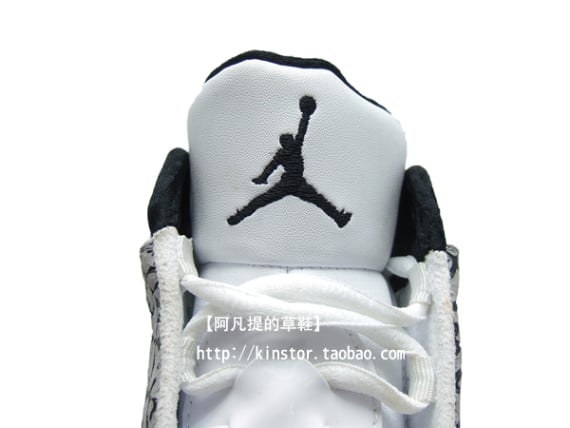 Detailed Look: Air Jordan Accolades - White / Black