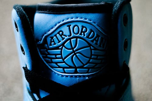 Air Jordan 2 Retro University Blue / Black