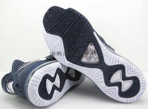Nike Lebron 8 V.2 Navy/White - A Closer Look