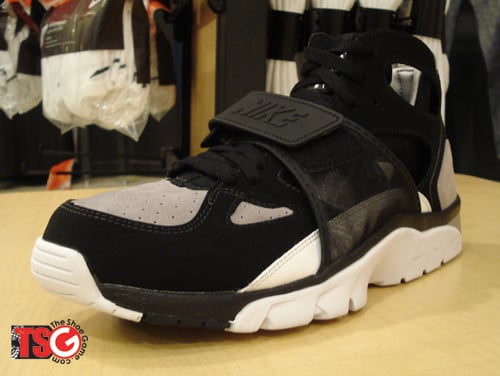 Nike Air Huarache Black/Grey Returns