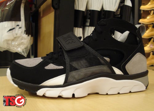 Nike Air Huarache Black/Grey Returns