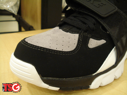 Nike Air Huarache Black/Grey Returns