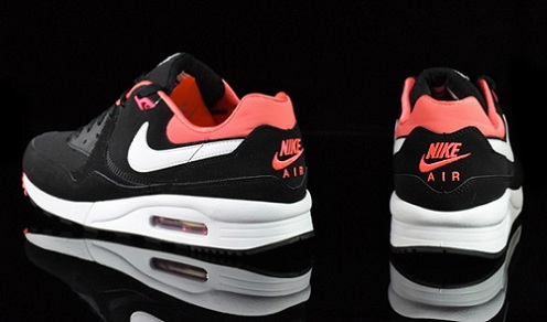 Nike Air Max Light - Black/Voltage Cherry