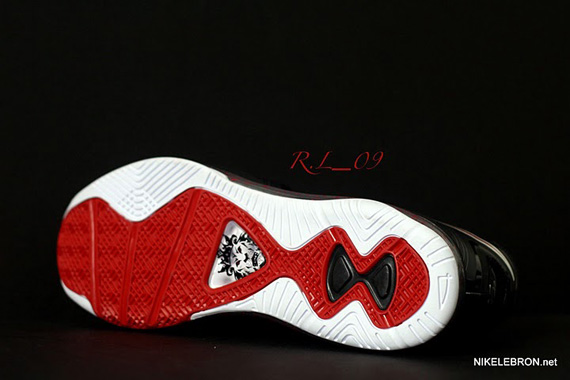 Nike-LeBron-8-V2-'Portland'-New-Images-05