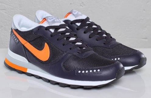 Nike Air Venture - Gridiron/Bright Mandarin-Wolf Grey-White