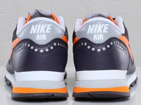 Nike Air Venture - Gridiron/Bright Mandarin-Wolf Grey-White