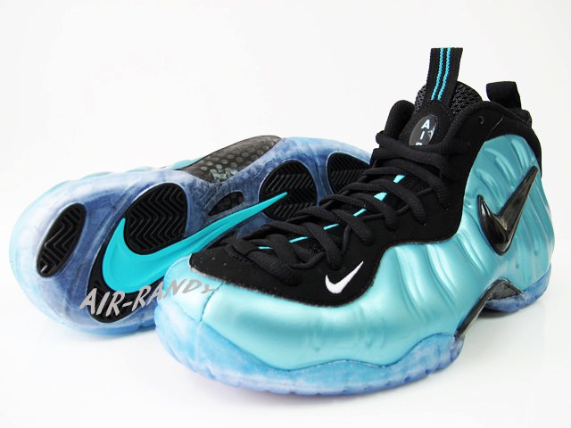 baby blue and black foams