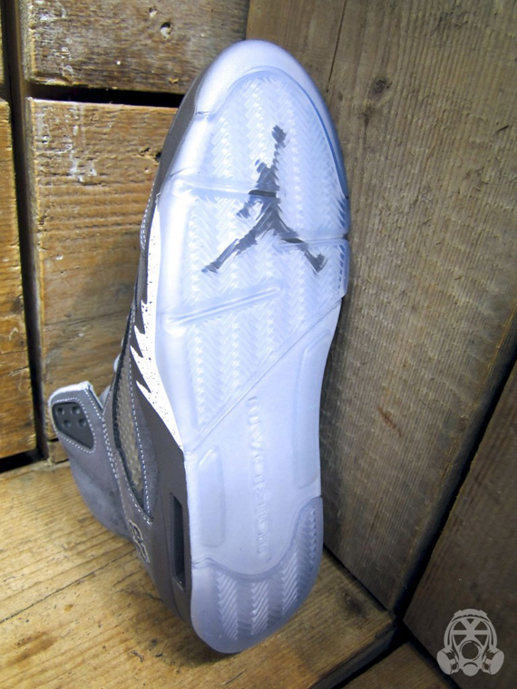 Air-Jordan-V-(5)-Retro-'Wolf Grey'-Detailed Look/Available-03