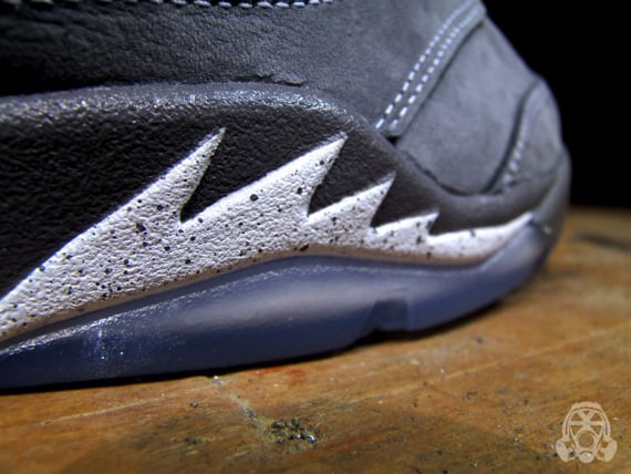 Air-Jordan-V-(5)-Retro-'Wolf Grey'-Detailed Look/Available-05