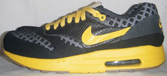 Nike Air Maxim 1 Torch Black Varsity Maize Sample