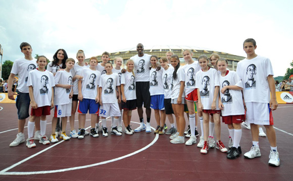 Dwight Howard Visits Moscow