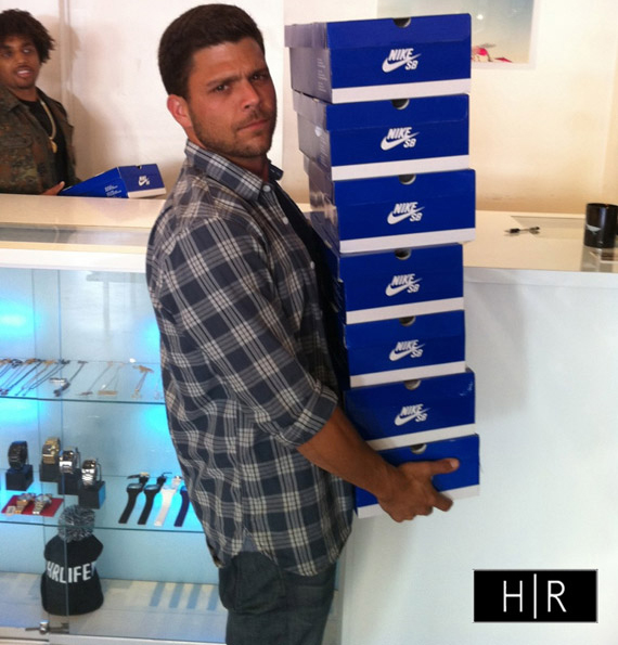 Entourage x Nike Dunk SB Low Lights Out