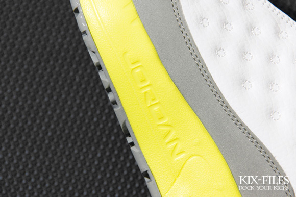 Jordan CMFT Viz Air 13 GS White Lemon Frost-Light Silver