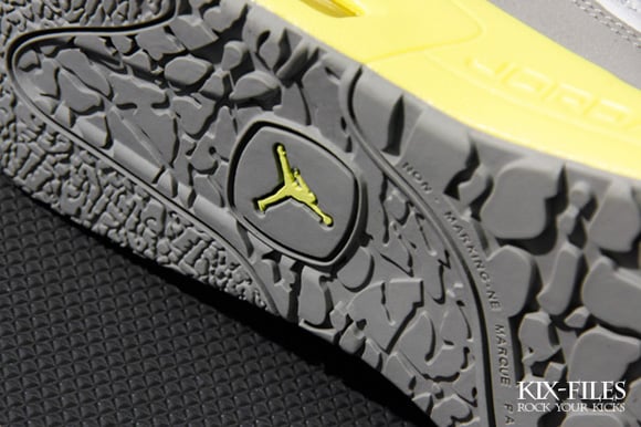 Jordan CMFT Viz Air 13 GS White Lemon Frost-Light Silver